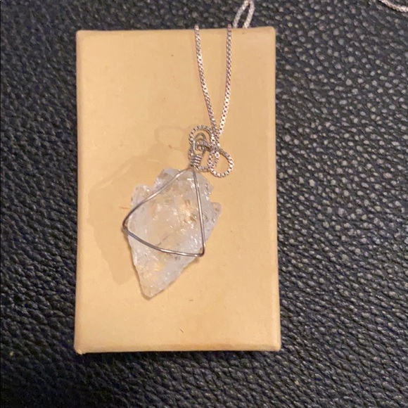 NWOT Beautiful Crystal With Silver Chain - Picture 5 of 6
